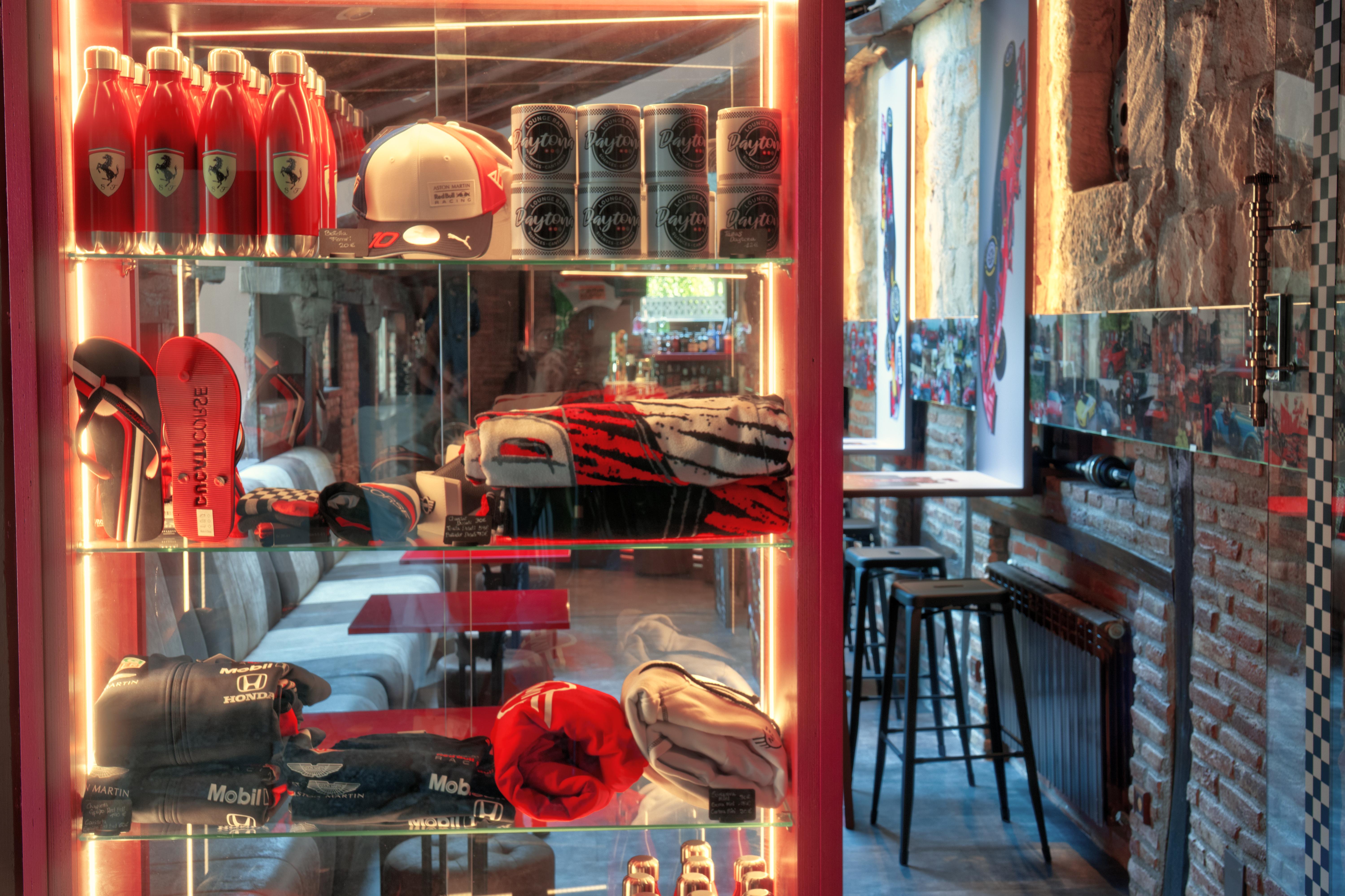 Costa Esmeralda Suites Suances Zewnętrze zdjęcie The interior of a typical vape shop